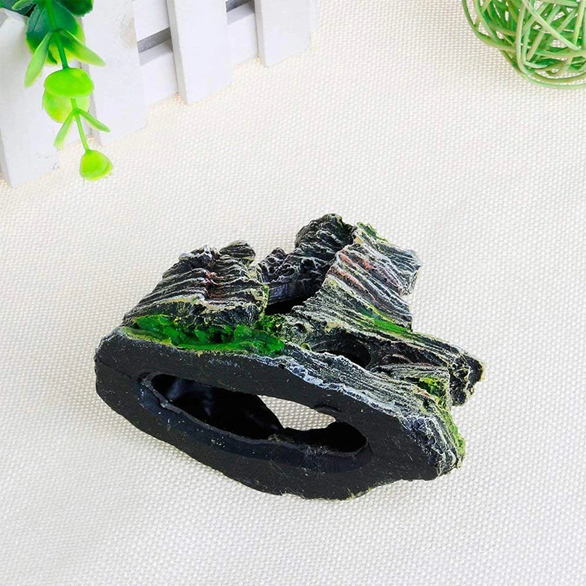 Small Decorative Green Grass for Fish Tanks, Resin Aquarium Accessories, Cave Mountain View Decoration.